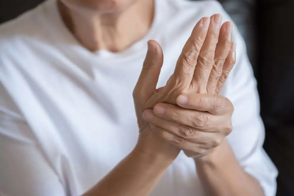 Disease-related outcomes influence the prevalence of falls in people with rheumatoid arthritis